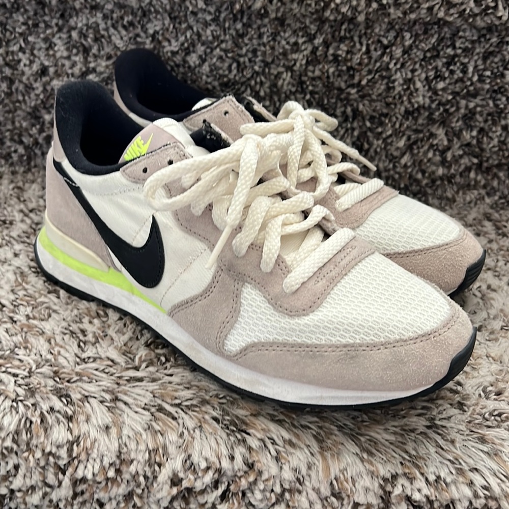 Nike Internationalist Size 8